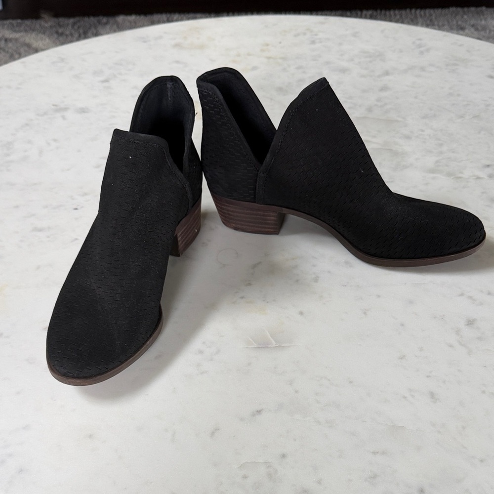 Lucky Brand Textured Black Ankle Boots